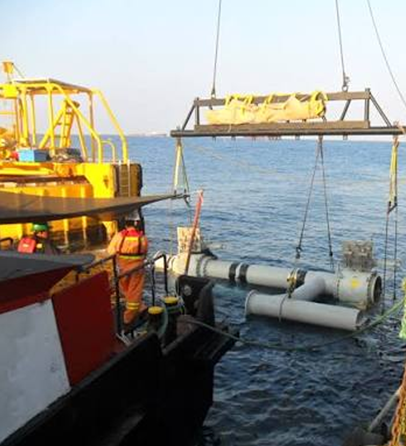 Reel-lay pipeline spool loading operation in the North Sea